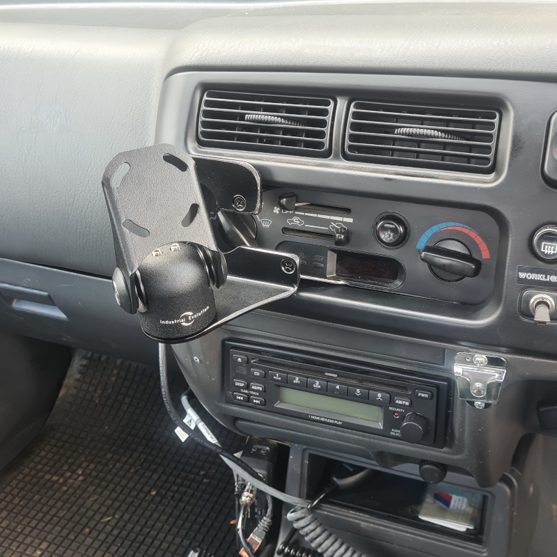 InDash Mount for Mitsubishi Triton (2001-04)