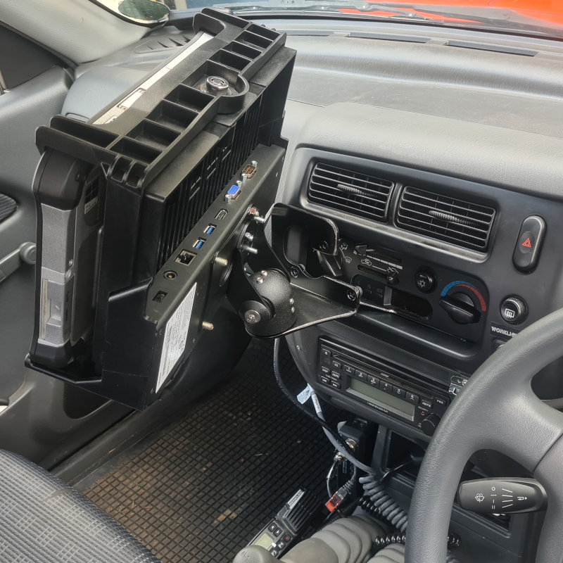 InDash Mount for Mitsubishi Triton (2001-04)