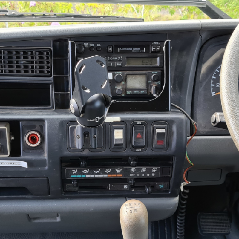 InDash Mount for Mitsubishi Fighter (2000-02)