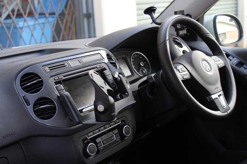 InDash Mount for Volkswagen Tiguan (2008+)