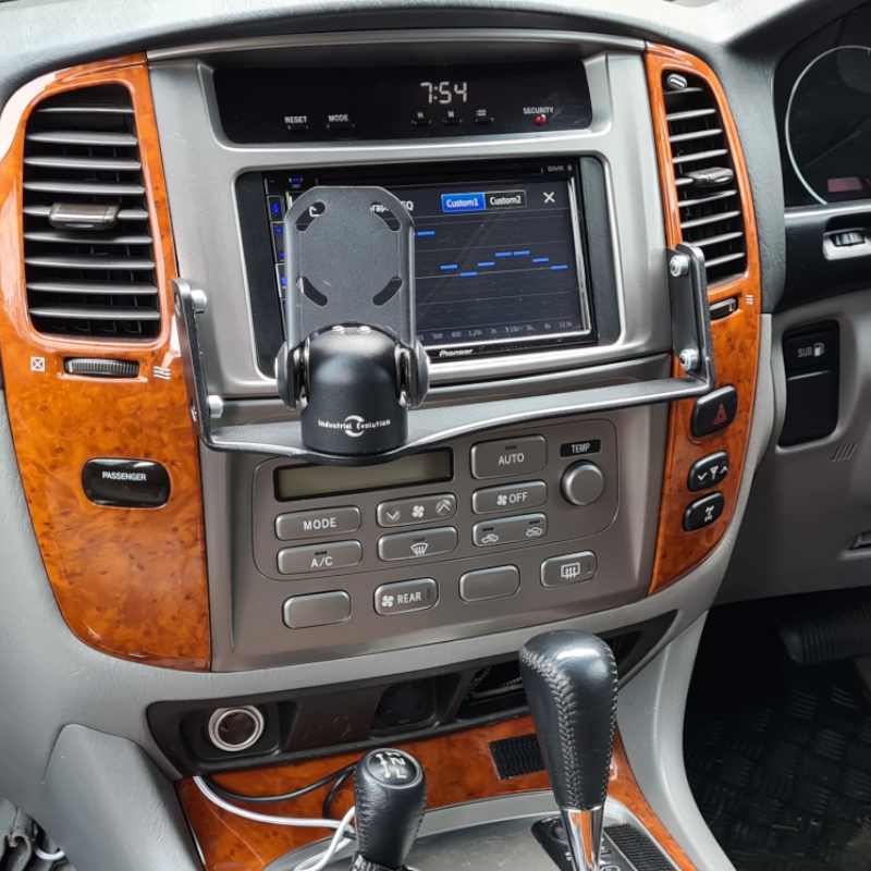 InDash Mount for Toyota LandCruiser 100/105 (2003-07)