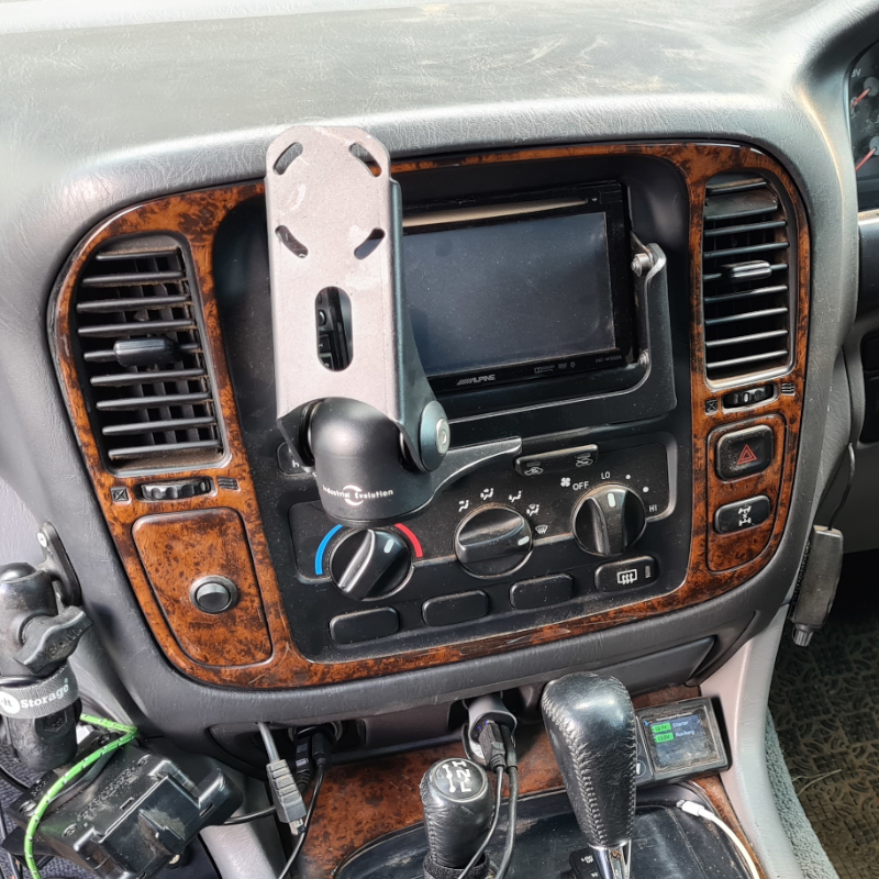 InDash Mount for Toyota LandCruiser 100/105 (1998-03)