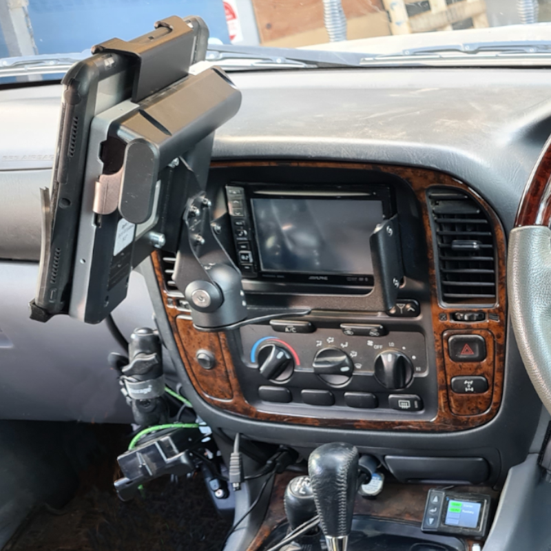 InDash Mount for Toyota LandCruiser 100/105 (1998-03)