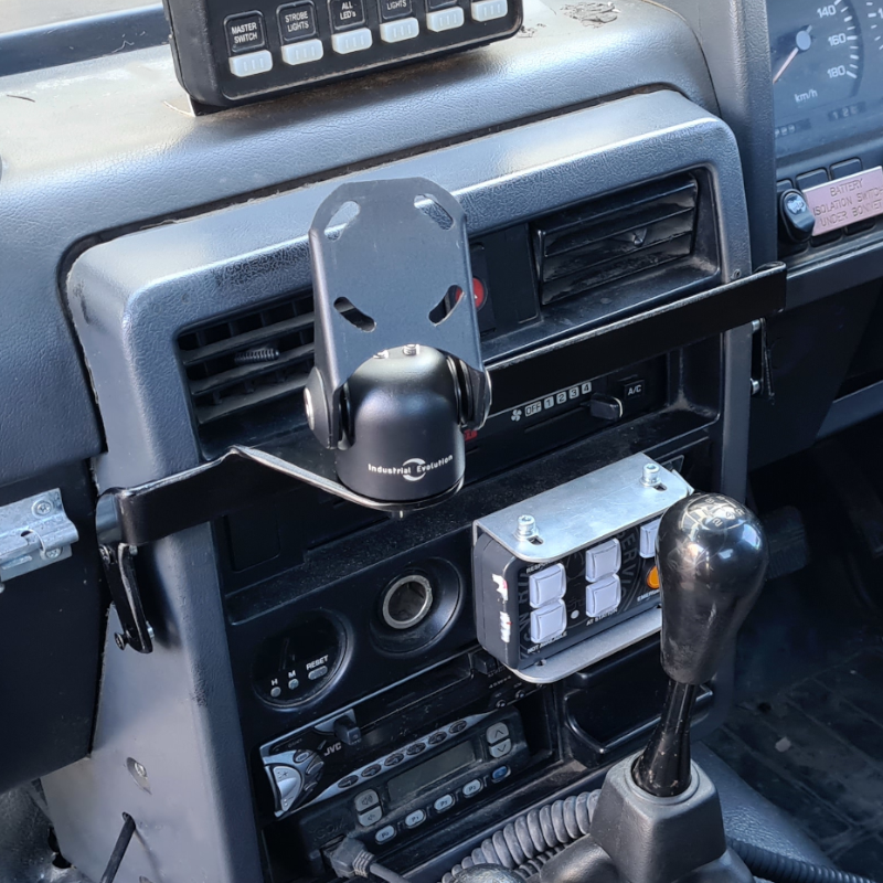 InDash Mount for Nissan Patrol (1995-98)
