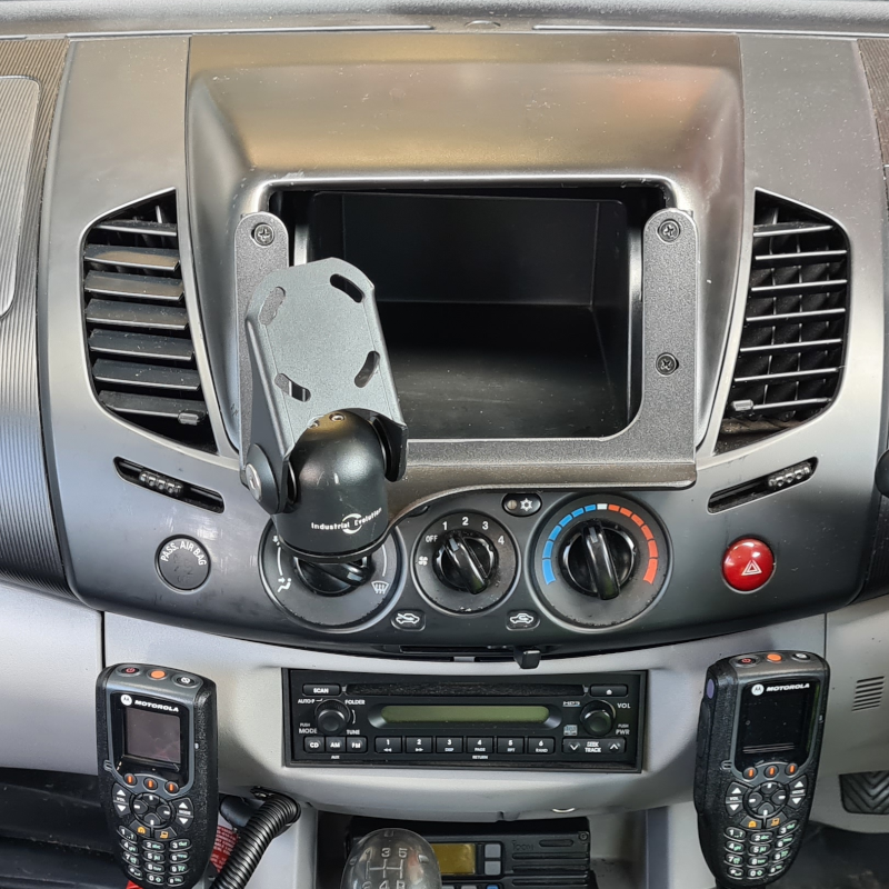InDash Mount for Mitsubishi Triton (2005-12)